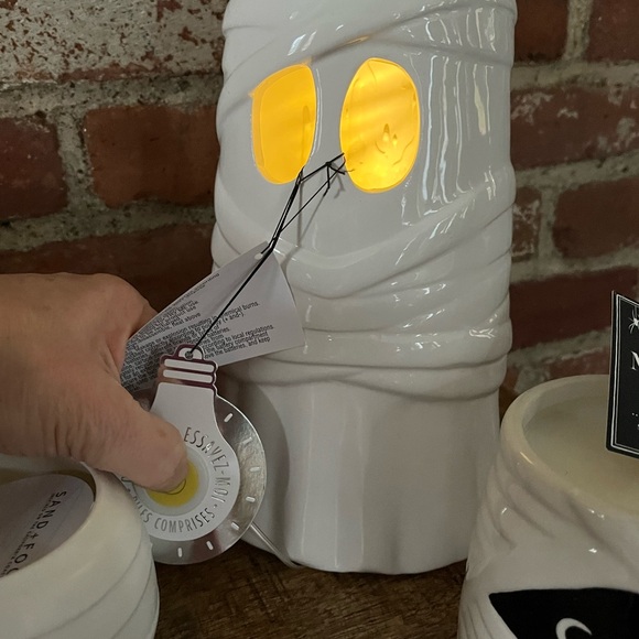 Martha Stewart mummy candle light up mummy and sand and fog autumn harvest candl - Picture 3 of 8